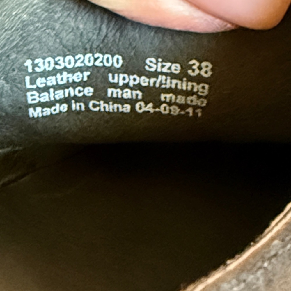 DANSKO RYDER ANTIQUE BRASS STUDDED BLACK LEATHER SHOES SIZE: 38 (7.5) - Picture 9 of 13